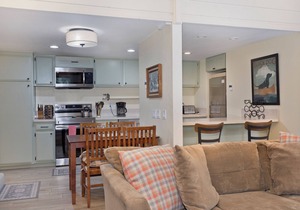 Year Round Fun! Ski/ High Speed Internet/ Large Screen TV/BBQ/Lakes