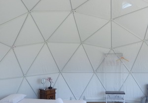 Yidaki - Self Catering Dome accommodation with private deck, BBQ and lawn