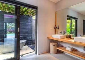 You will Love This Luxury 3 Bedroom Holiday Villa in Kerobokan with Private Pool, Villa Bali 2041