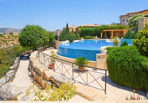 Zephyros Village LZ12
