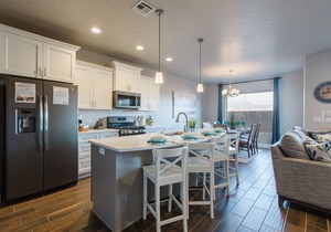Zion Village Resort 2102| Community Pool, Ping Pong table, and near Zion National Park
