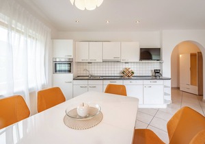 "Zwerger Parterre" vacation apartment with garden terrace, pool and large sunbathing lawn