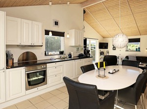 Holiday Frostrup | Lild Strand