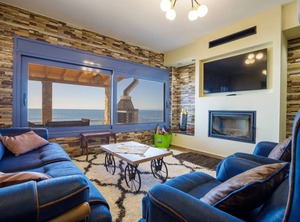 Maritinas Stone The Beach | Skafidia