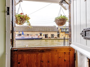 Canalside Cottages | Stoke Bruerne