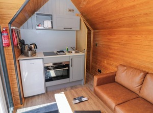 Acorn Lodge At Bridge Farm Fishery Chacombe | Middleton Cheney