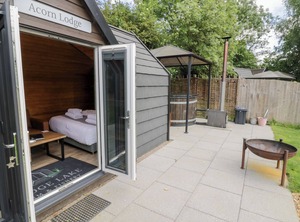 Acorn Lodge At Bridge Farm Fishery Chacombe | Middleton Cheney