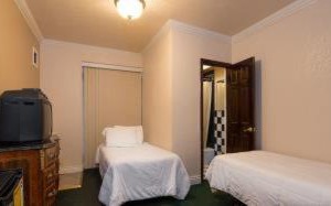 Amsterdam Hostel | Lower Nob Hill