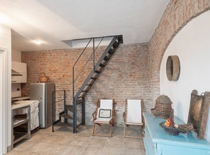 Quaint Mansion Stagno Lombardo Garden | Stagno Lombardo