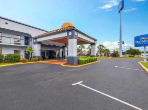 Baymont | Tillmans Corner