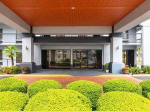 Baymont | Tillmans Corner