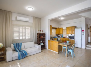 Beachfront Meneou | Meneou