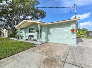 Canalfront Hudson Dock Yard | Hudson Beach Estates
