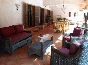 Beach Hotel | Amitie