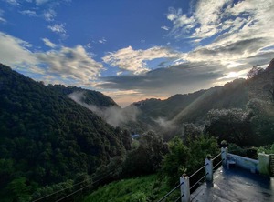 Charming Forest Resort Barbeque Bonfire | Landour