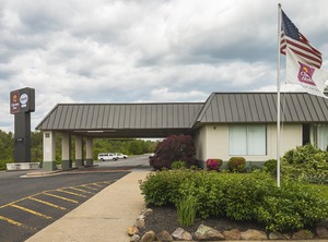 Clarion Inn | Fairmont