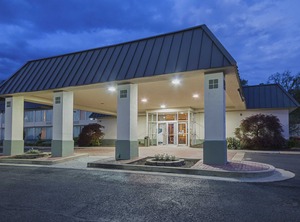 Clarion Inn | Fairmont