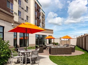 Courtyard | West Edmonton