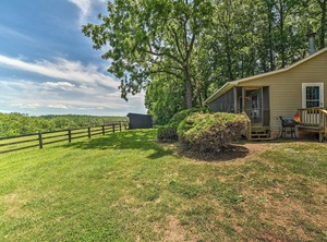Cozy Rixeyville Cottage Deck Grill Stabling | Calverton
