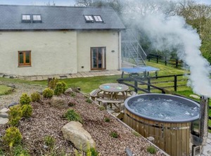 Cwm Hyfryd | Cross Inn