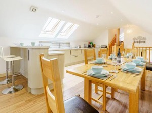 Cwm Hyfryd | Cross Inn