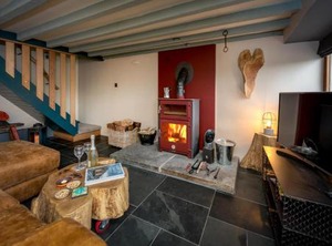 Cysgu Llwynog | Llannor