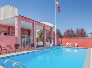 Days Inn | Burns