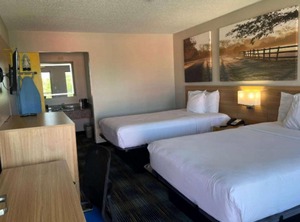 Days Inn | Tillmans Corner