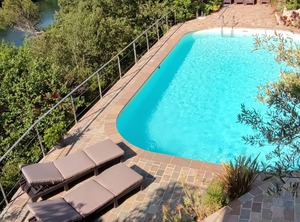 Riverside River The | Collias