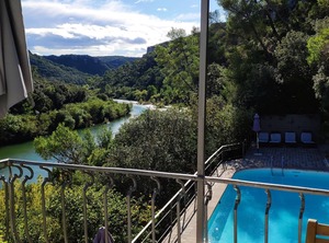 Riverside River The | Collias