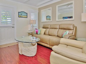 Detlow Cottages | Treasure Island