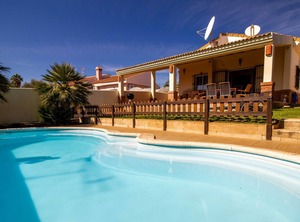 Chalet Con Piscina Privada Jardin | Pozo Del Camino