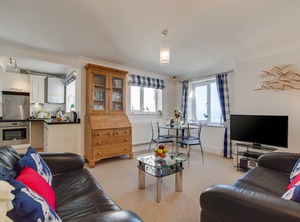 Garden Apts | West Looe