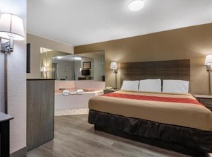 Econo Lodge Dewitt | DeWitt