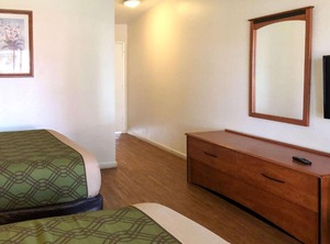 Econo Lodge Inn Suites Oakland Airport | Oakland