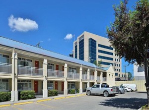 Econo Lodge Inn Suites University | Banff Trail