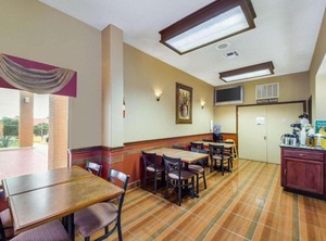 Econo Lodge Inn Suites Eagle | Eagle Pass