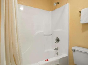 Econo Lodge Inn | Evergreen
