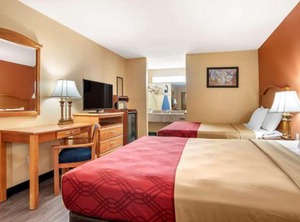 Econo Lodge Inn | Evergreen