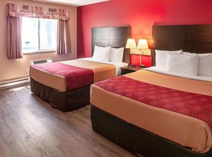 Econo Lodge The Bay | Menominee