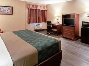Econo Lodge The Bay | Menominee