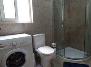 Habitación Camas Sencillas Baño Compartido | Msida