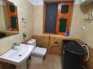 Flüstern Hostel Cafe | Naggar