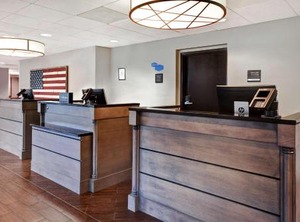 Hampton Inn Suites Alexandria Town | Jefferson Manor