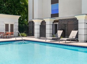 Hampton Inn Suites Fresno | Raisin