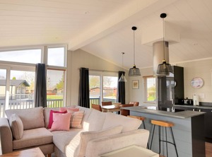 Pinewood Retreat | Combpyne