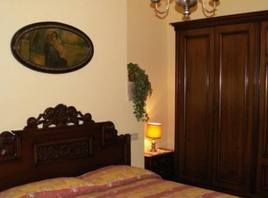 Holiday Colle Di Compito Persons Bedrooms | Ruota