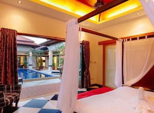 Holiday Bang Tao Beach Persons Bedrooms | Si Sunthon