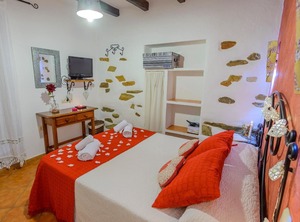 Holiday Laroya Persons Farmhouse | Laroya