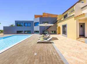 Villa Chambres Avec Vue Sur La Mer Piscine Partagée Et Jardin Clos À Quelfes Km Plage | Olhao